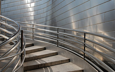 Multi-line stair railing