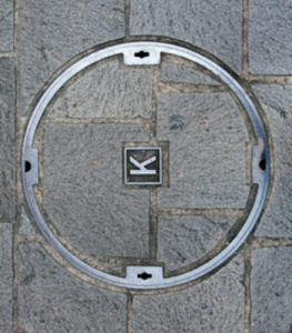 Recessed manhole cover